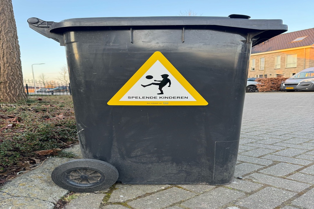 PCG Buren lanceert containerstickeractie voor spelende kinderen